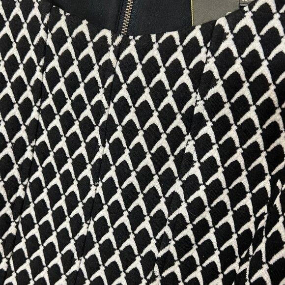 Taylor Geometric Fit & Flare Dress With 3/4 Sleeves Size 8 - Picture 2 of 3